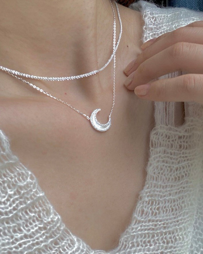 BROKEN SILVER MOON NECKLACE