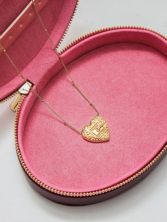 LOVE BUTTON NECKLACE