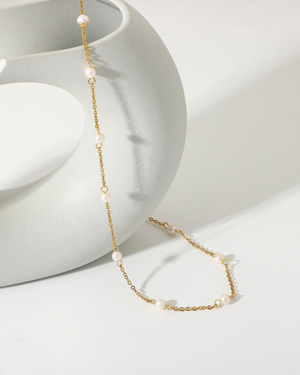 YO-SHAPED PEARL NECKLACE