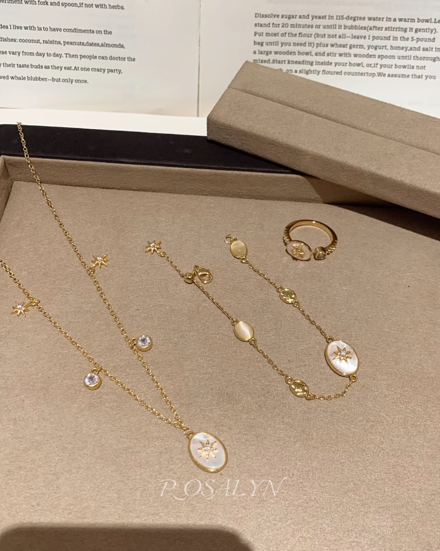 STARLIT SHELL BRACELET