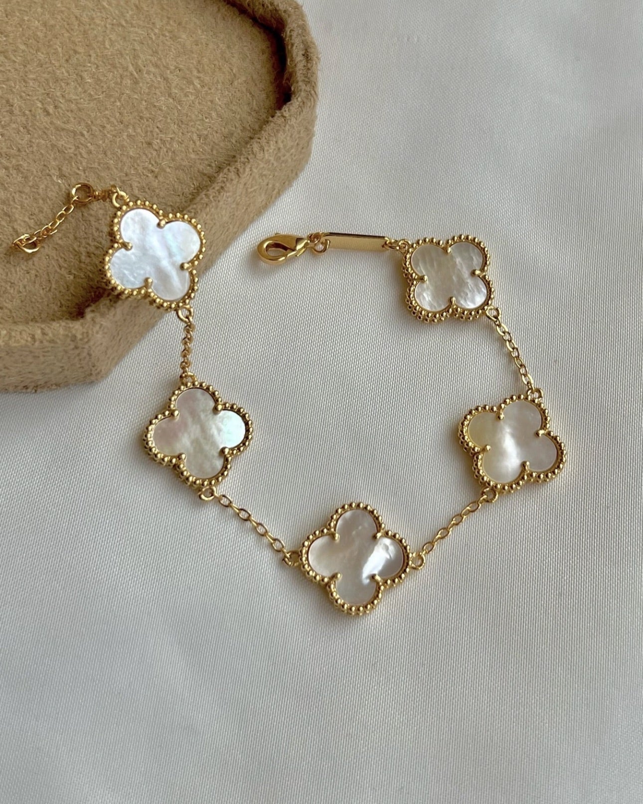 FOUR-LEAF CLOVER BRACELET