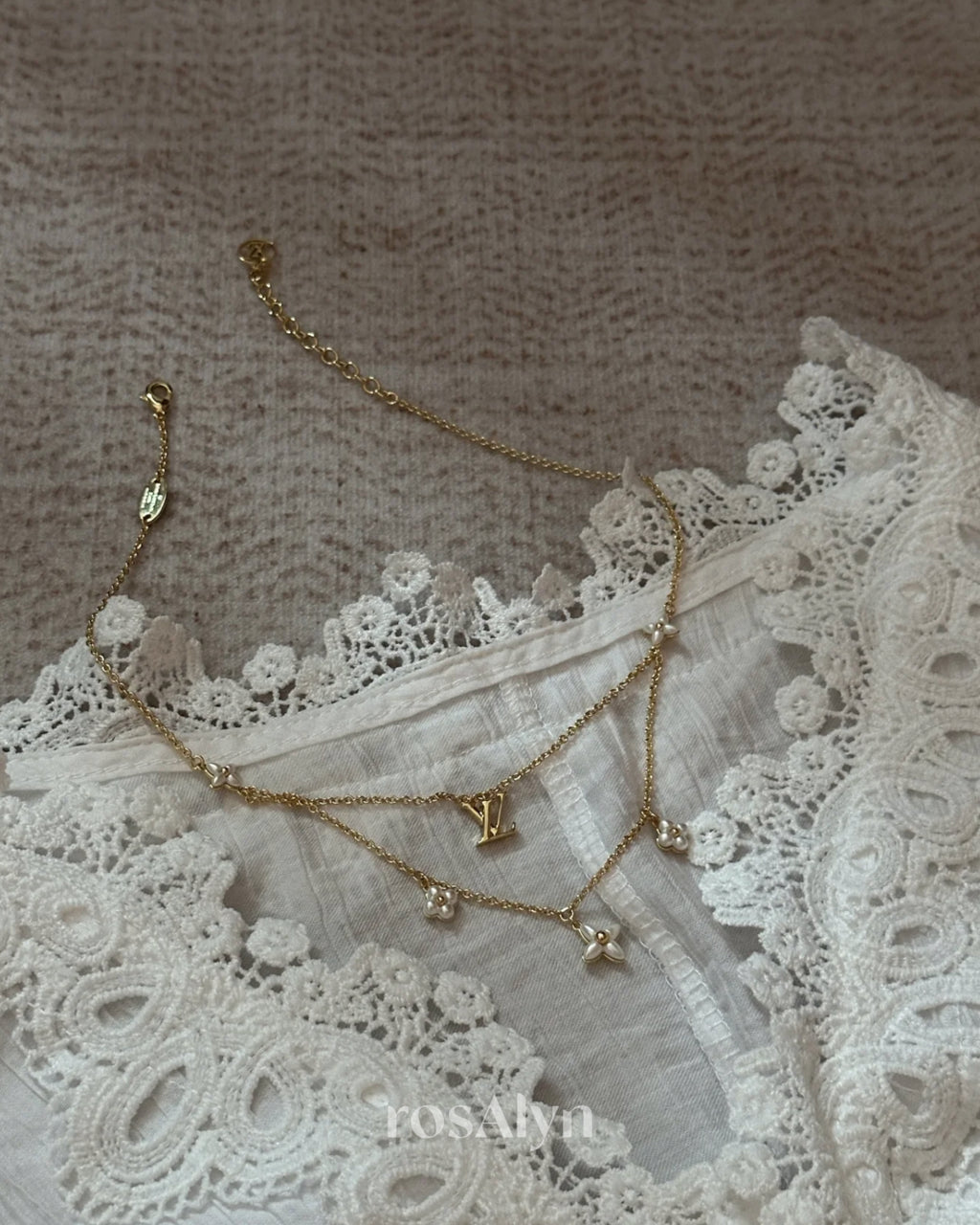 LU FLUTTERING LITTLE FLOWER NECKLACE