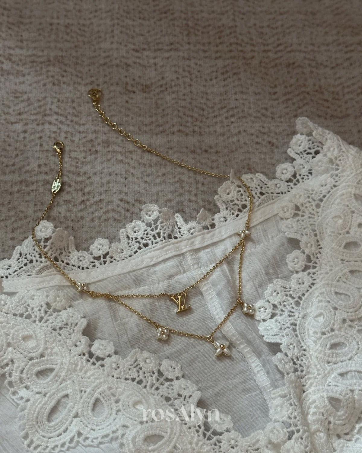 LU FLUTTERING LITTLE FLOWER NECKLACE