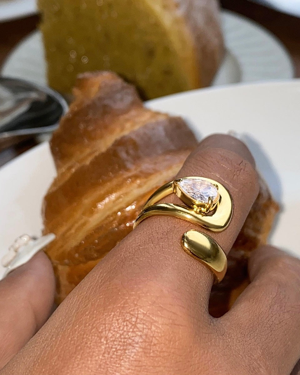 FLOWING DIAMOND RING