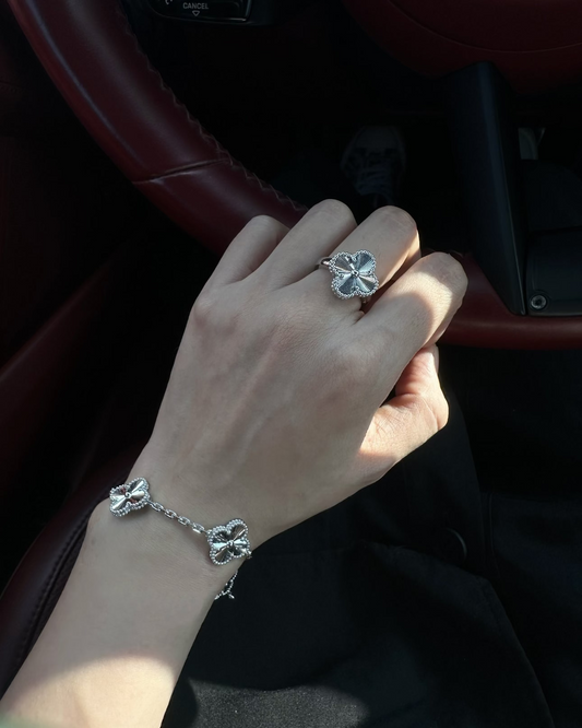 FOUR-LEAF CLOVER BRACELET