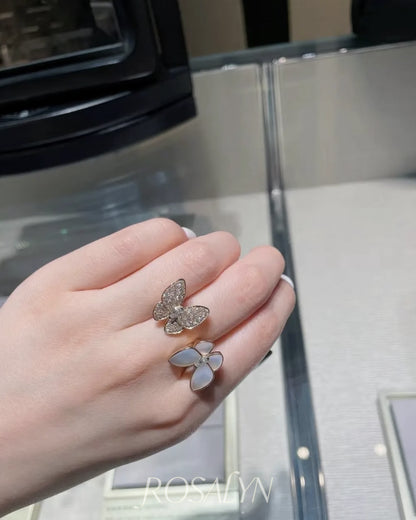 BUTTERFLY RING BETWEEN FINGERS