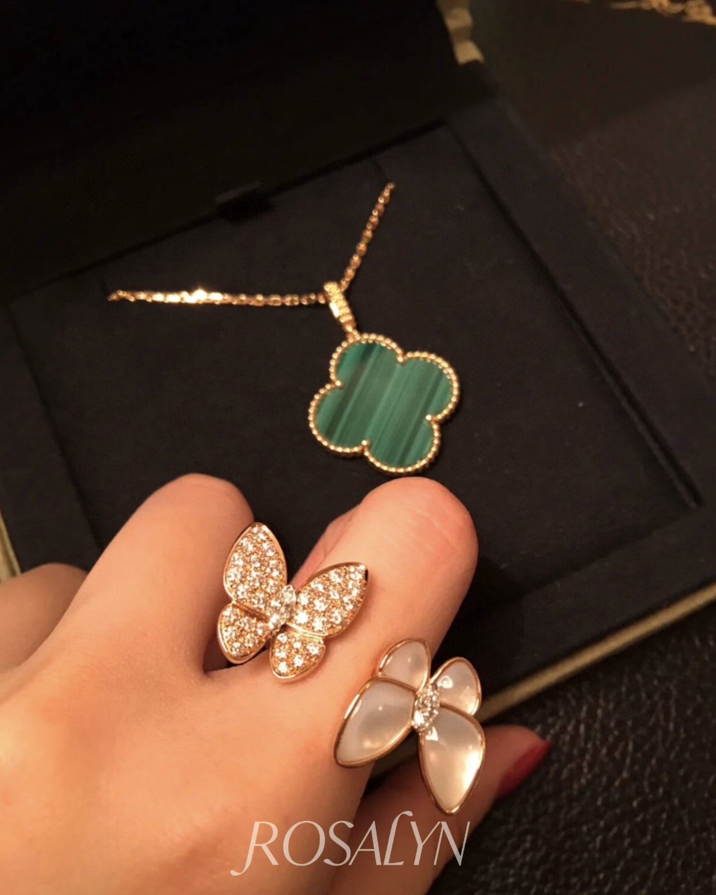 BUTTERFLY RING BETWEEN FINGERS