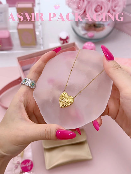 LOVE BUTTON NECKLACE