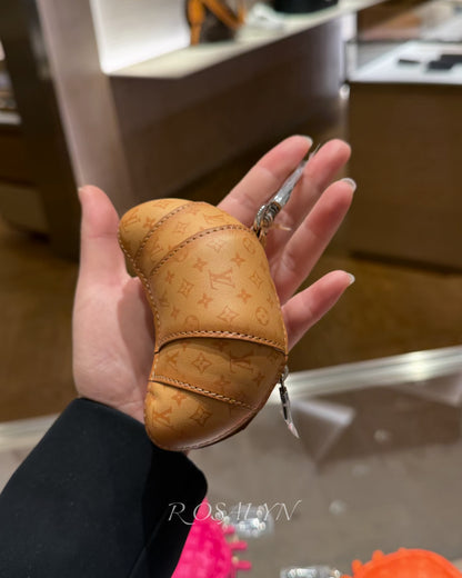 LULU CROISSANT PENDANT