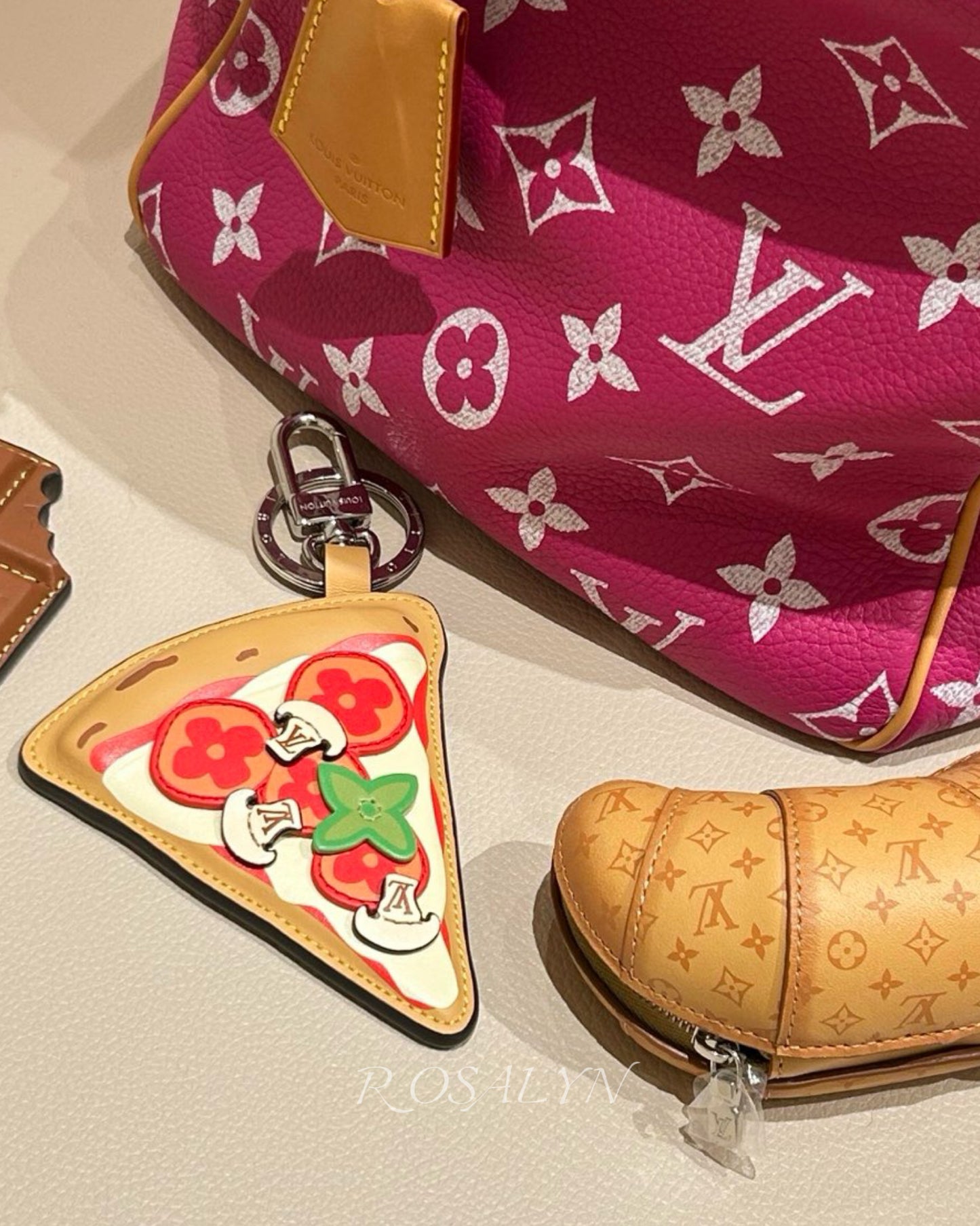 LULU CROISSANT PENDANT