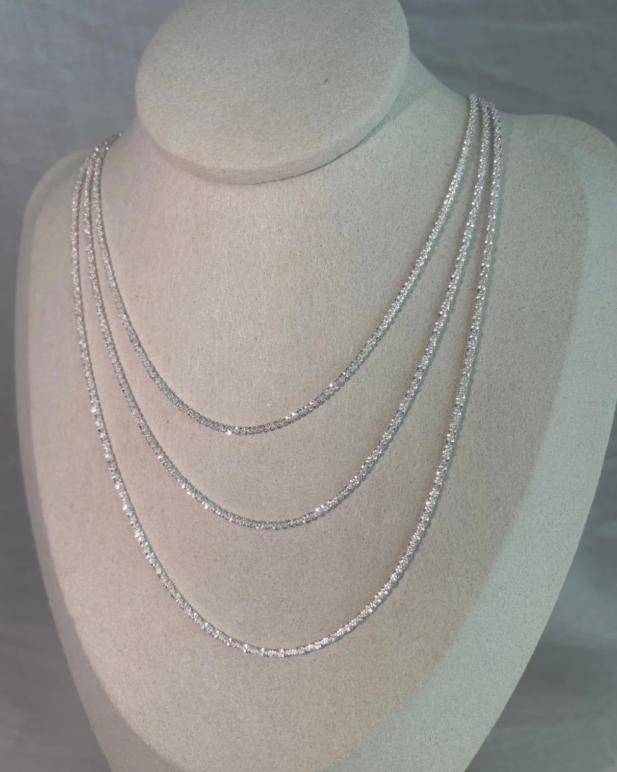 BROKEN SILVER MOON NECKLACE