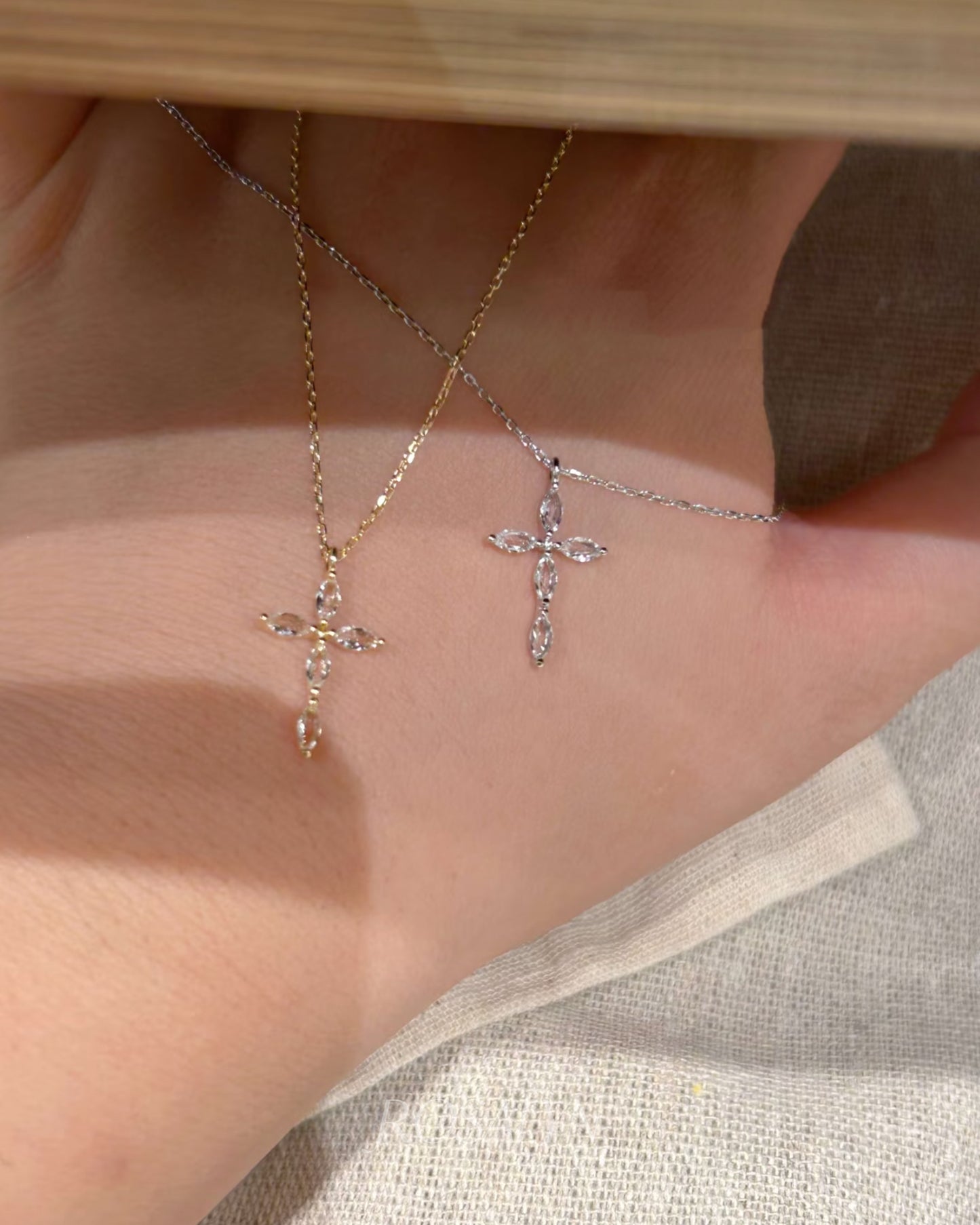 CRYSTAL-LIKE CROSS NECKLACE