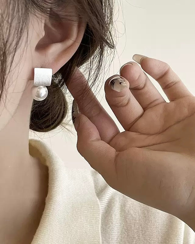 SQUARE PEARL EARRINGS