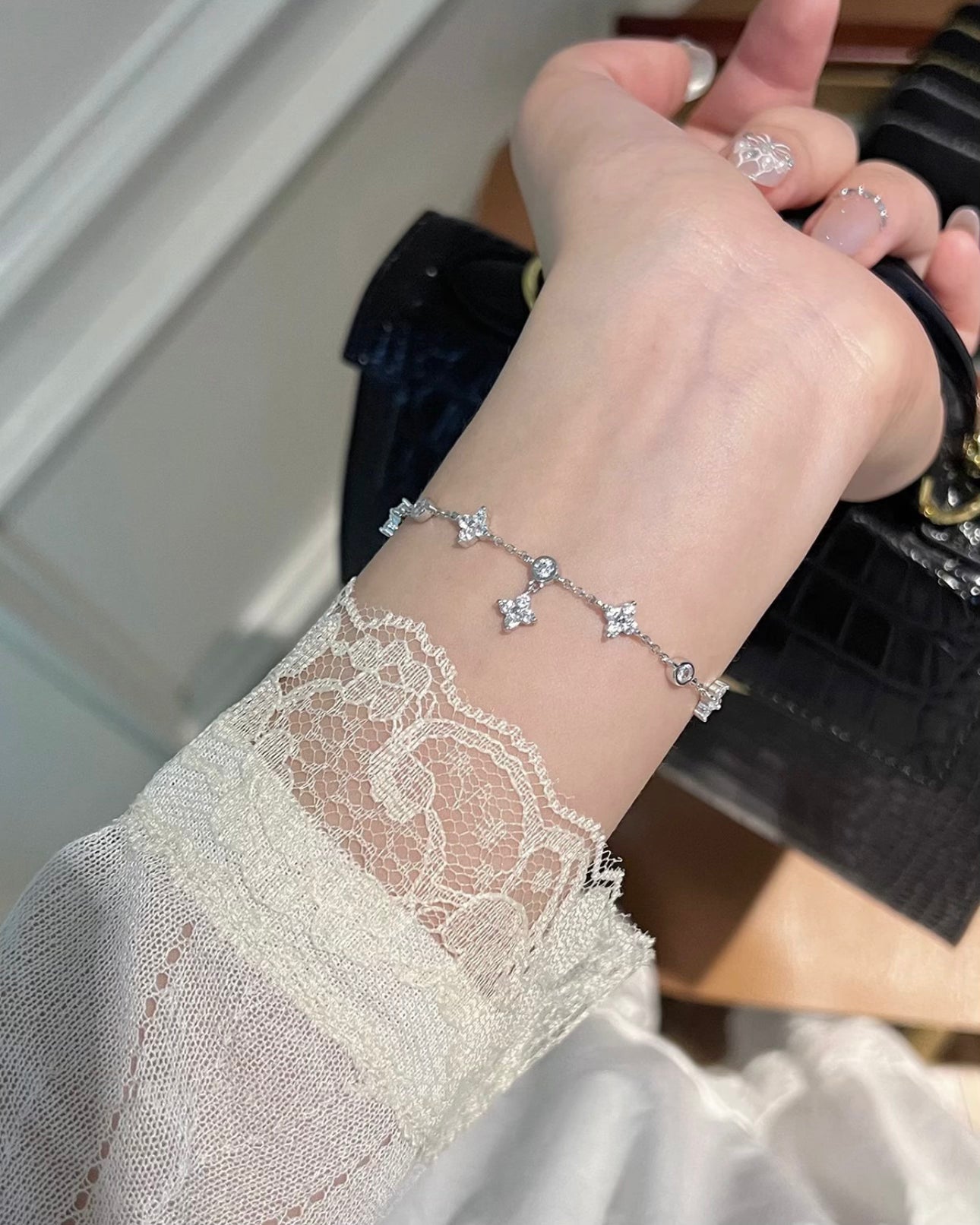 FOUR-LEAF BUBBLE DIAMOND BRACELET