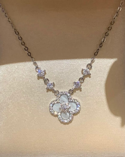 DIAMOND BLOON NECKLACE