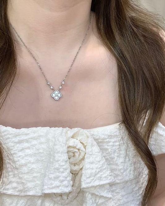 DIAMOND BLOON NECKLACE