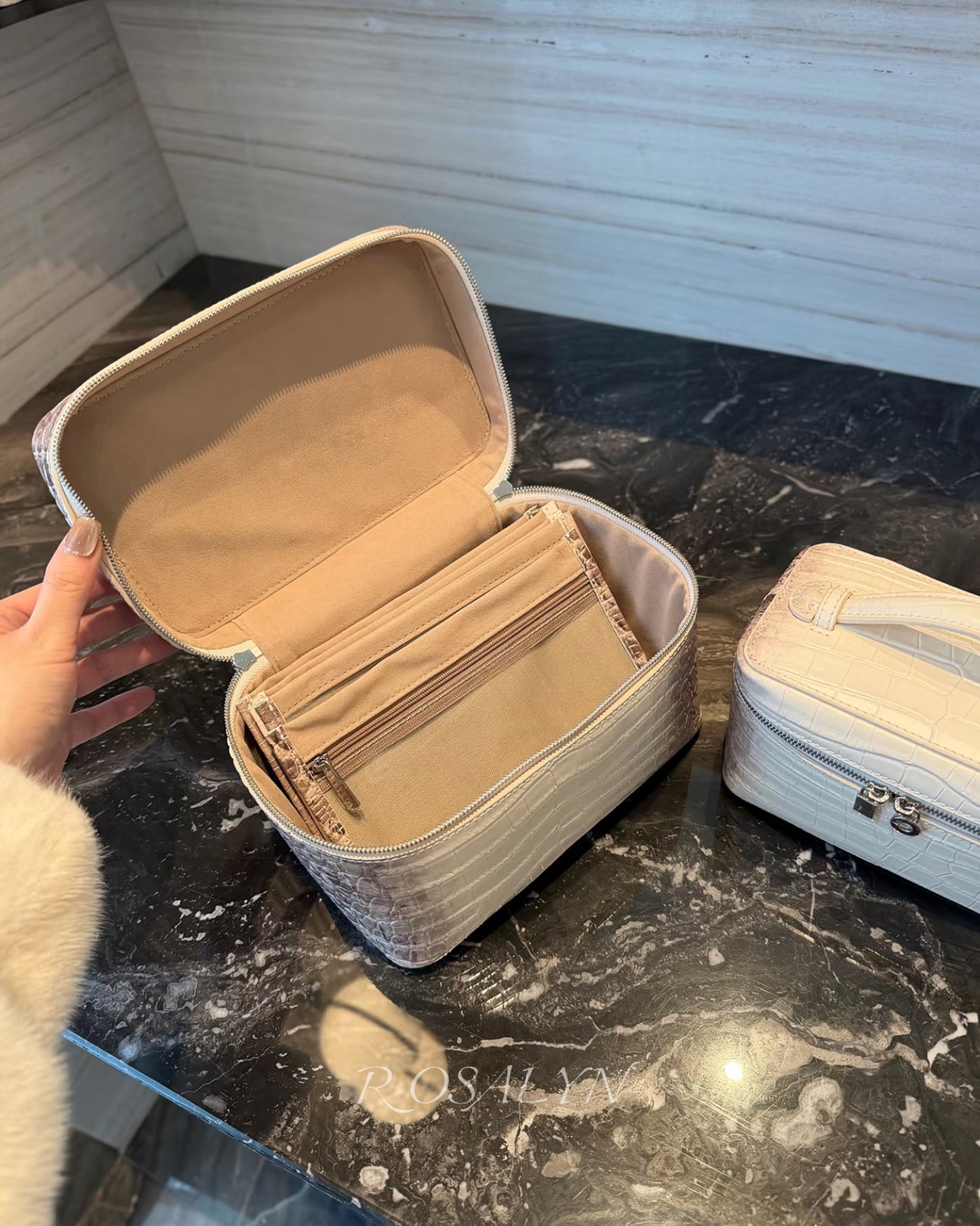 HIMALAYAN TOILETRY BAG