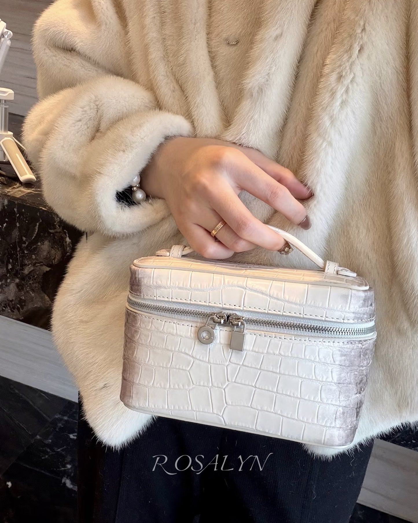 HIMALAYAN TOILETRY BAG