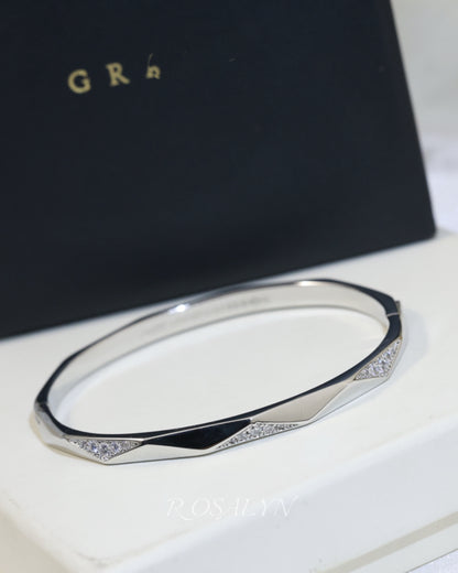 SIGNATURE RING AND BRACELET