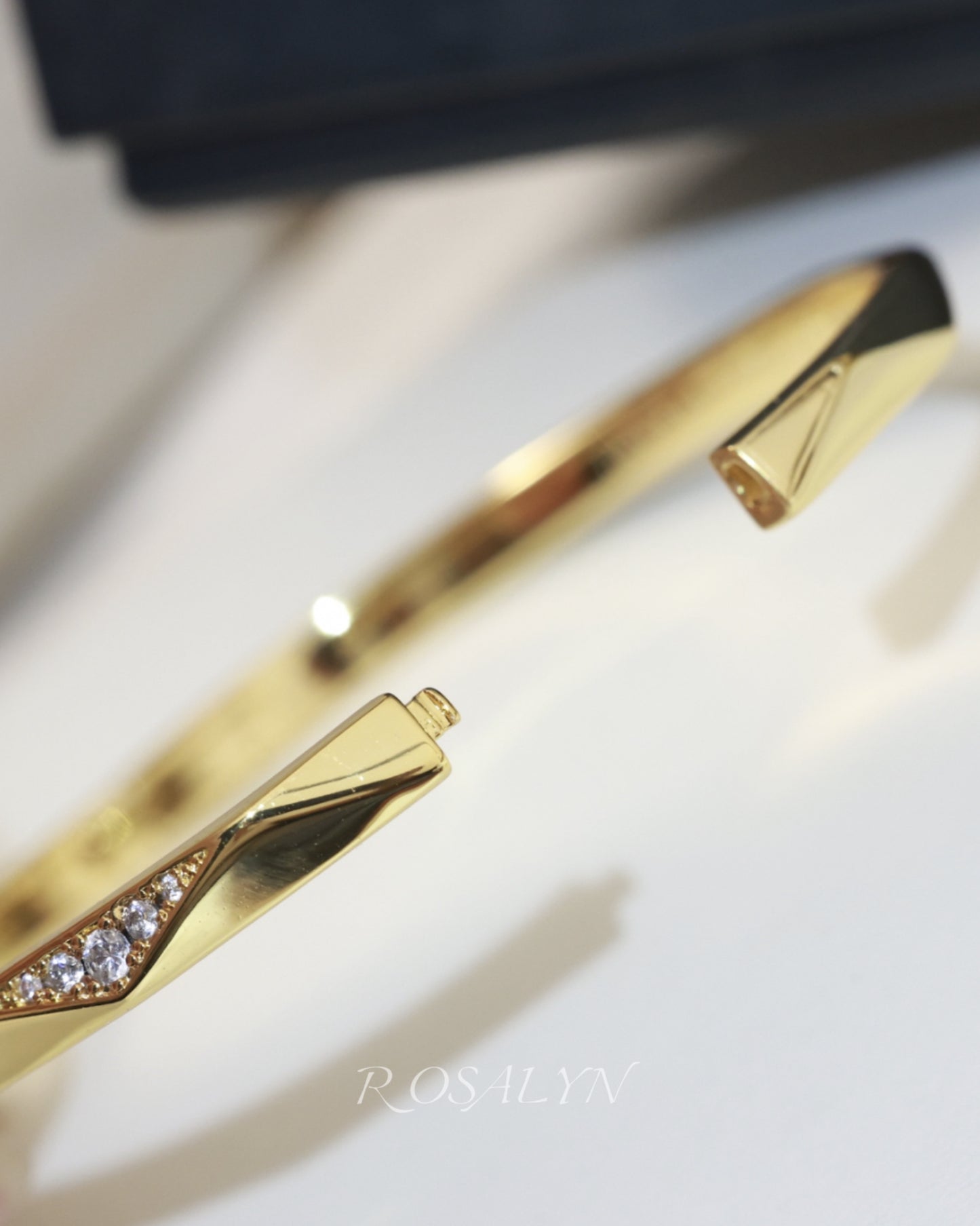 SIGNATURE RING AND BRACELET