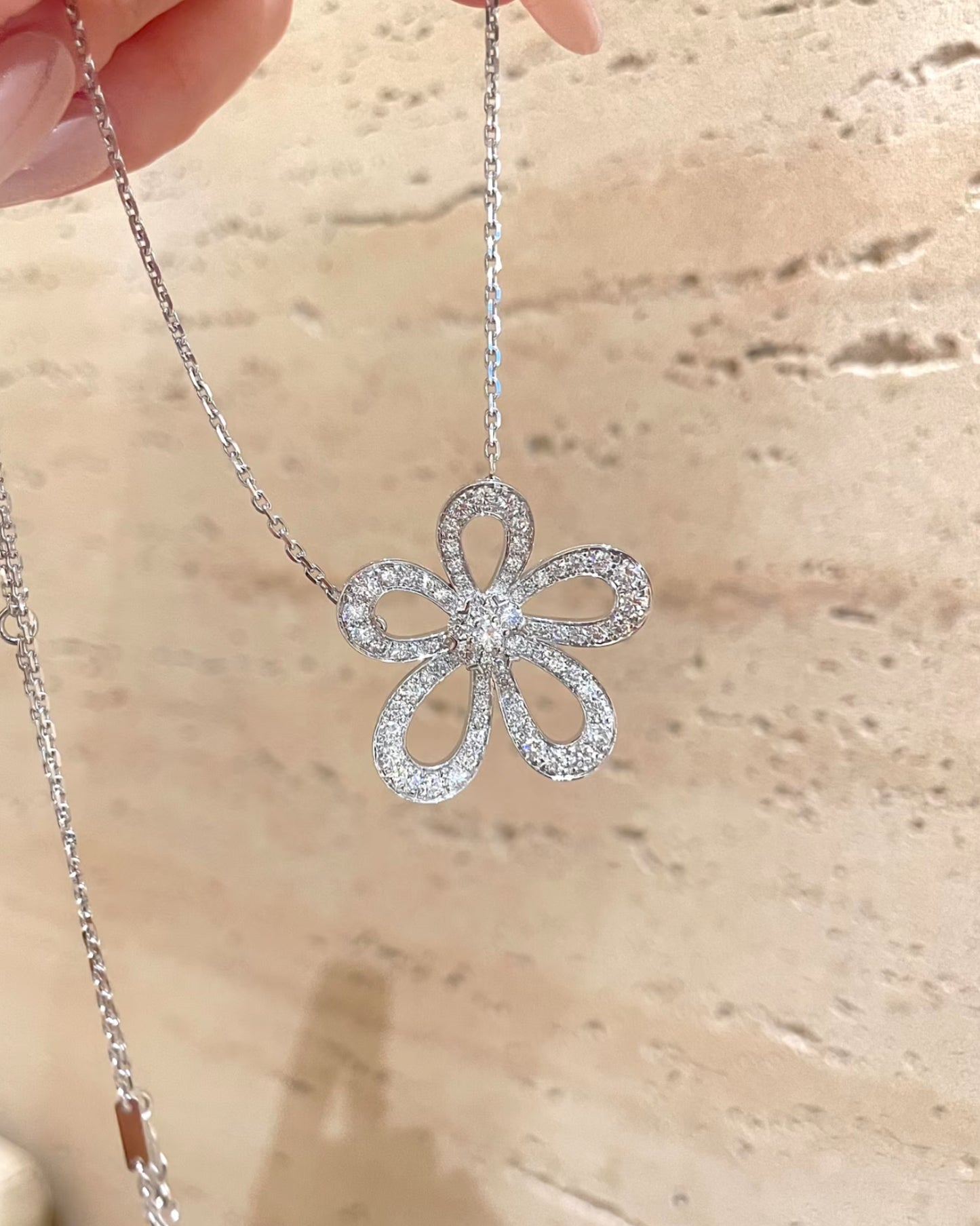 FLOWER NECKLACE
