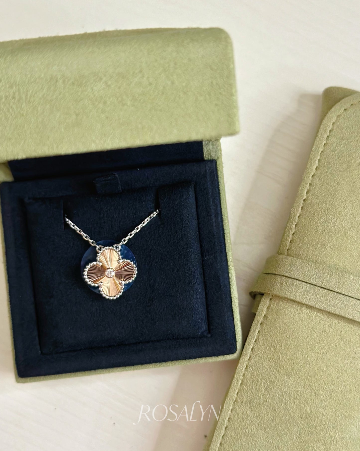 CHRISTMAS LIMITED EDITION  FOUR-LEAF CLOVER NECKLACE