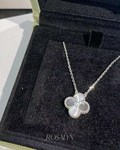 CHRISTMAS LIMITED EDITION  FOUR-LEAF CLOVER NECKLACE