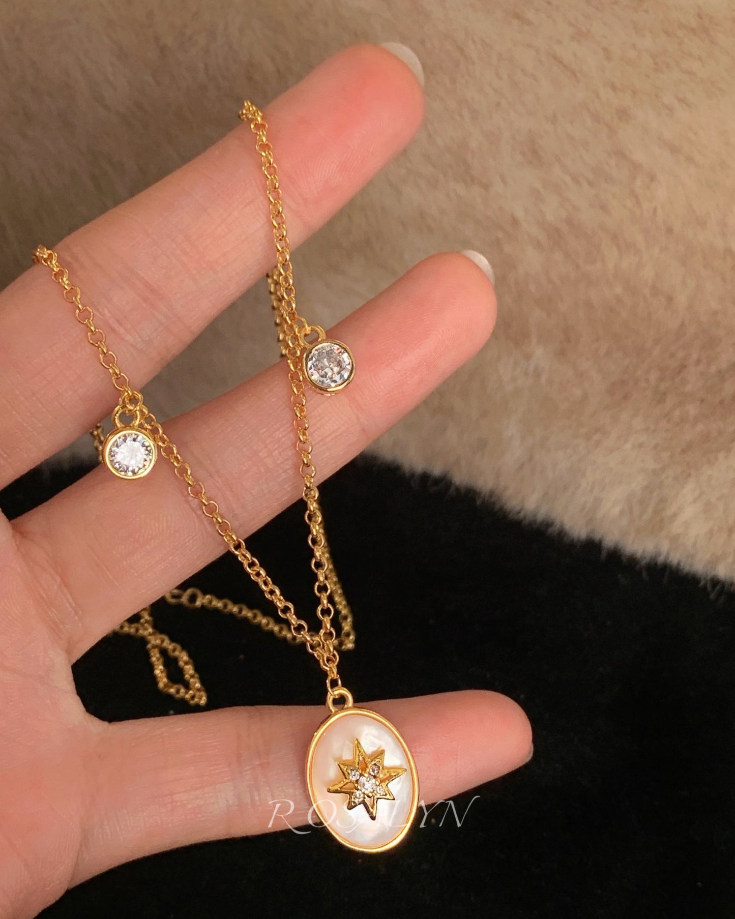 STARLIT SHELL NECKLACE