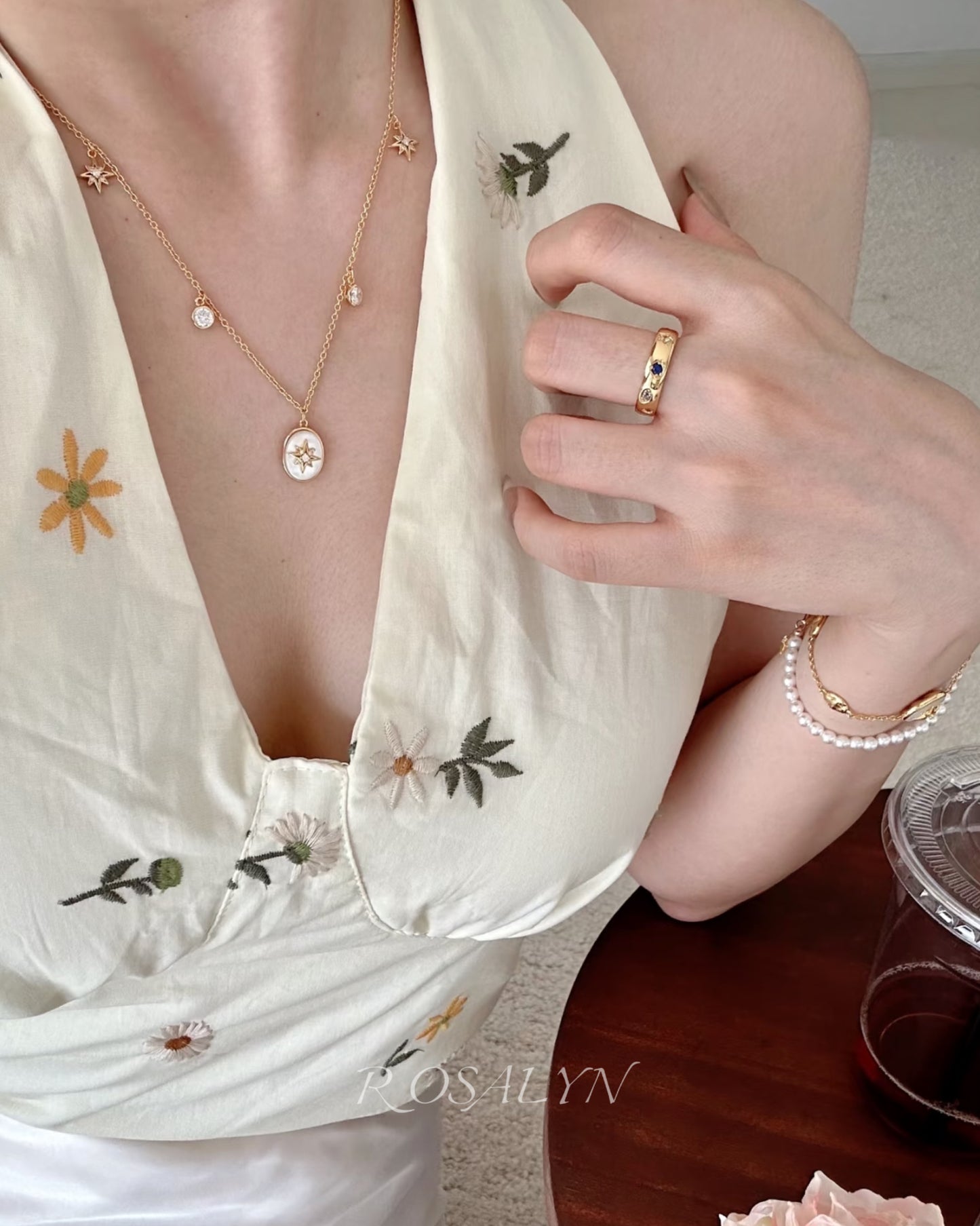 STARLIT SHELL NECKLACE