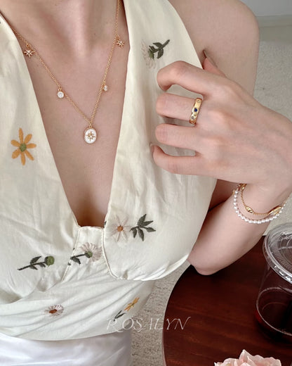 STARLIT SHELL NECKLACE