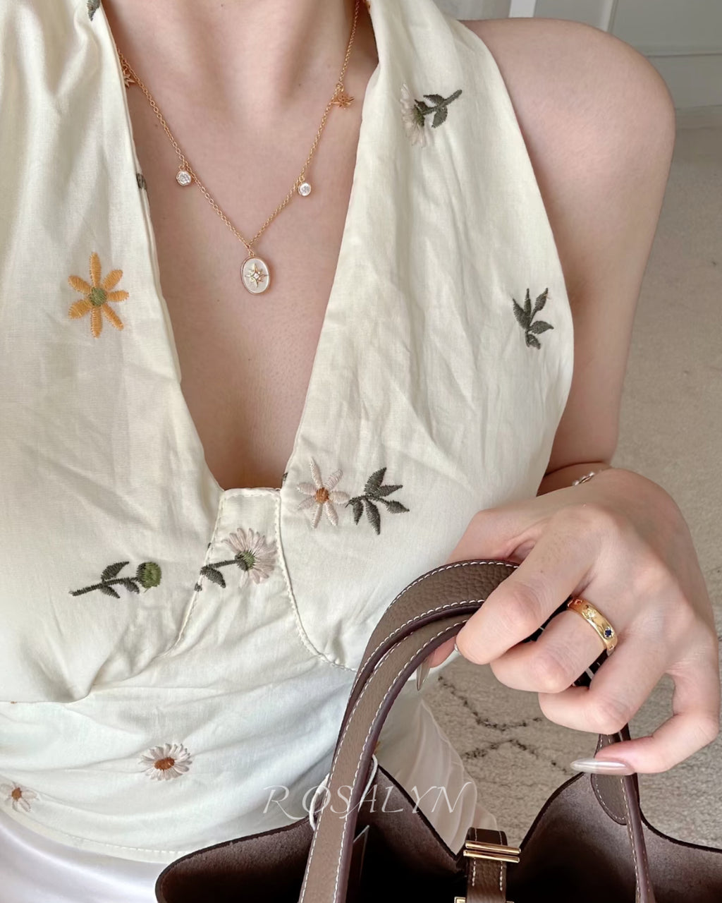 STARLIT SHELL NECKLACE