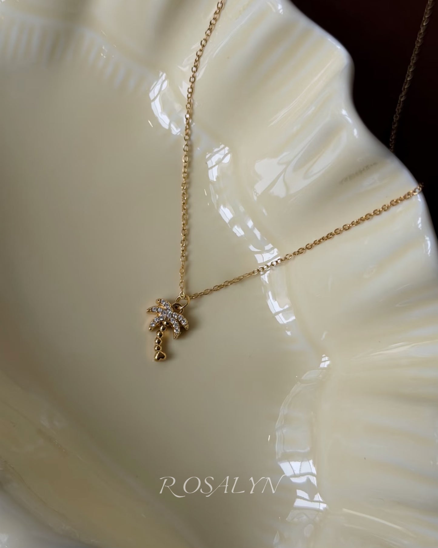 SUNNY PALM NECKLACE
