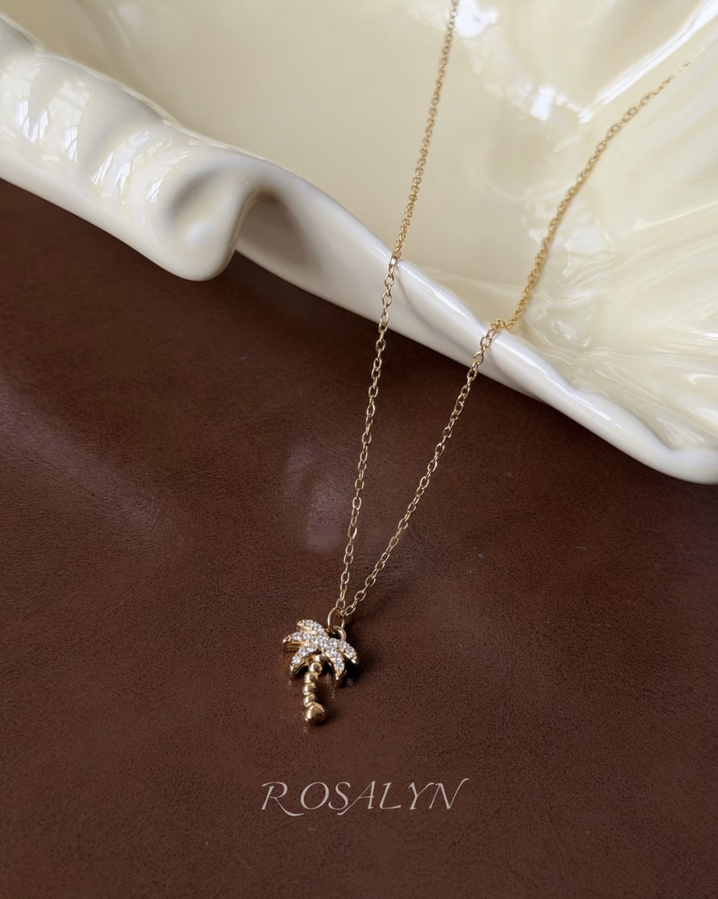 SUNNY PALM NECKLACE