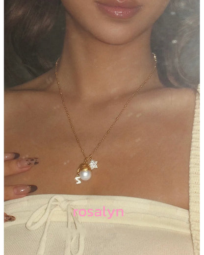 CHRISTMAS HAT NECKLACE