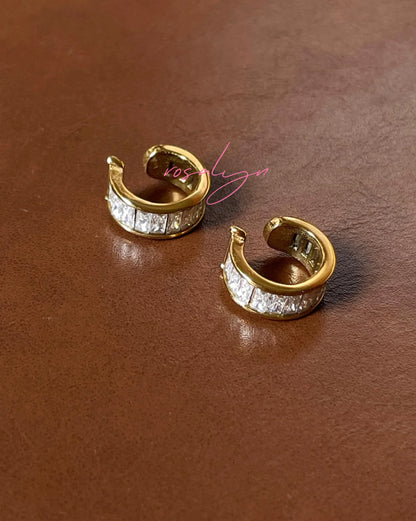 SHIMMERING EAR CLIPS
