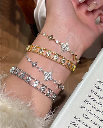 BRACELET ÉTOILE À TRÈFLE À QUATRE FEUILLES