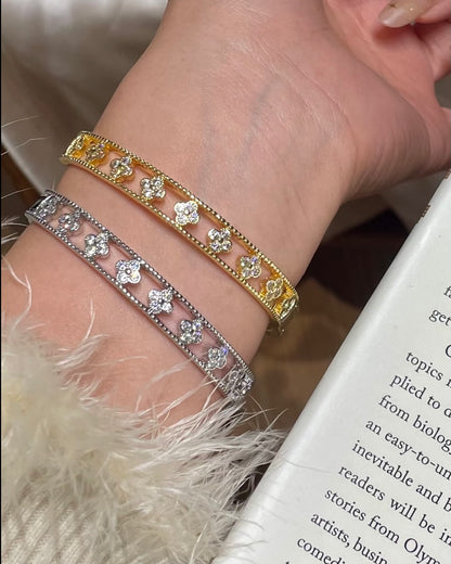 BRACELET ÉTOILE À TRÈFLE À QUATRE FEUILLES