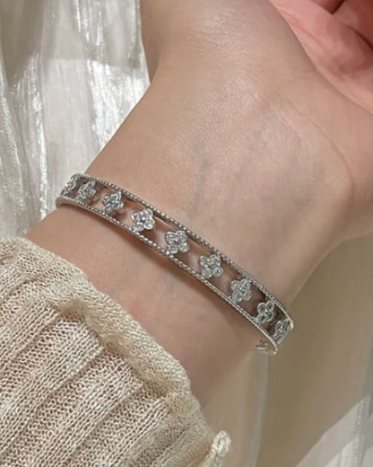 BRACELET ÉTOILE À TRÈFLE À QUATRE FEUILLES