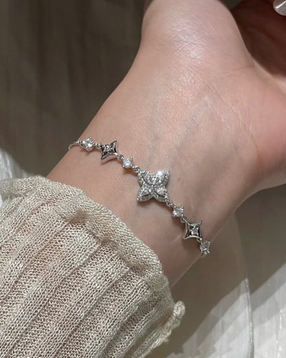 BRACELET ÉTOILE À TRÈFLE À QUATRE FEUILLES