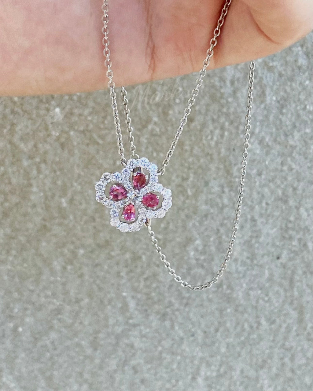 LOOP NECKLACE