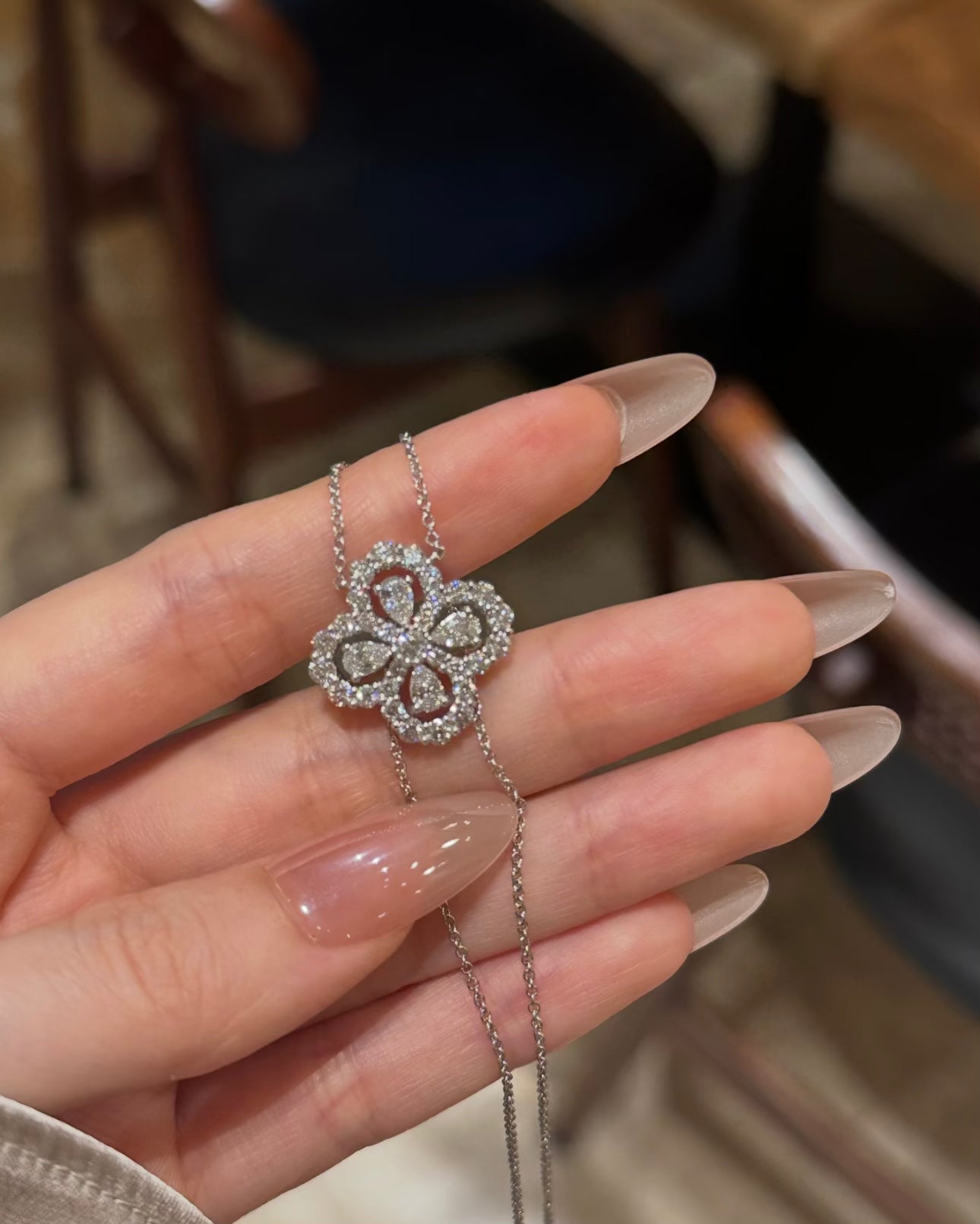 LOOP NECKLACE