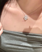 LOOP NECKLACE
