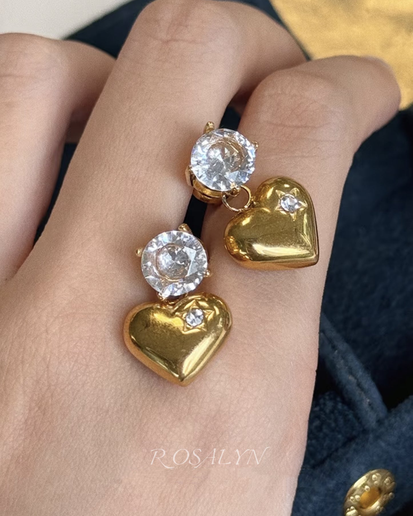 CARVED HEART-SHAPED EARRINGS